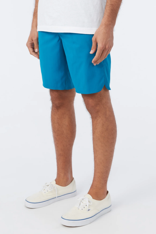 Traveler Camino 18inch Hybrid Short