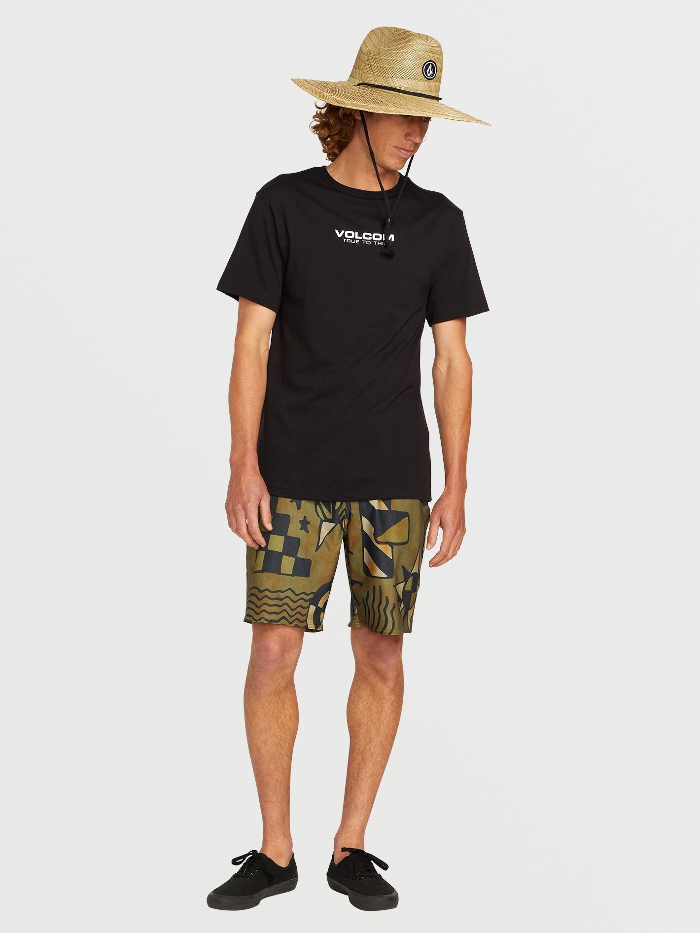 Man wearing Volcom Quarter Straw Hat in natural color with black t-shirt