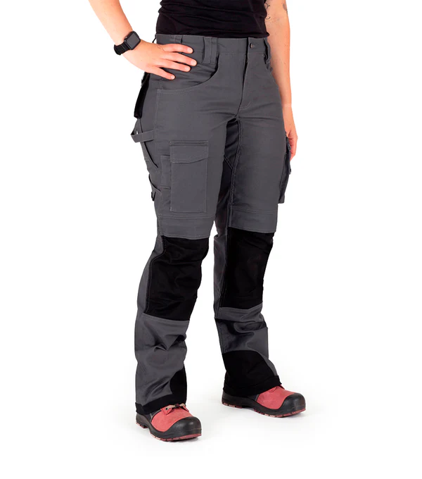 .Multi-Pocket Pants